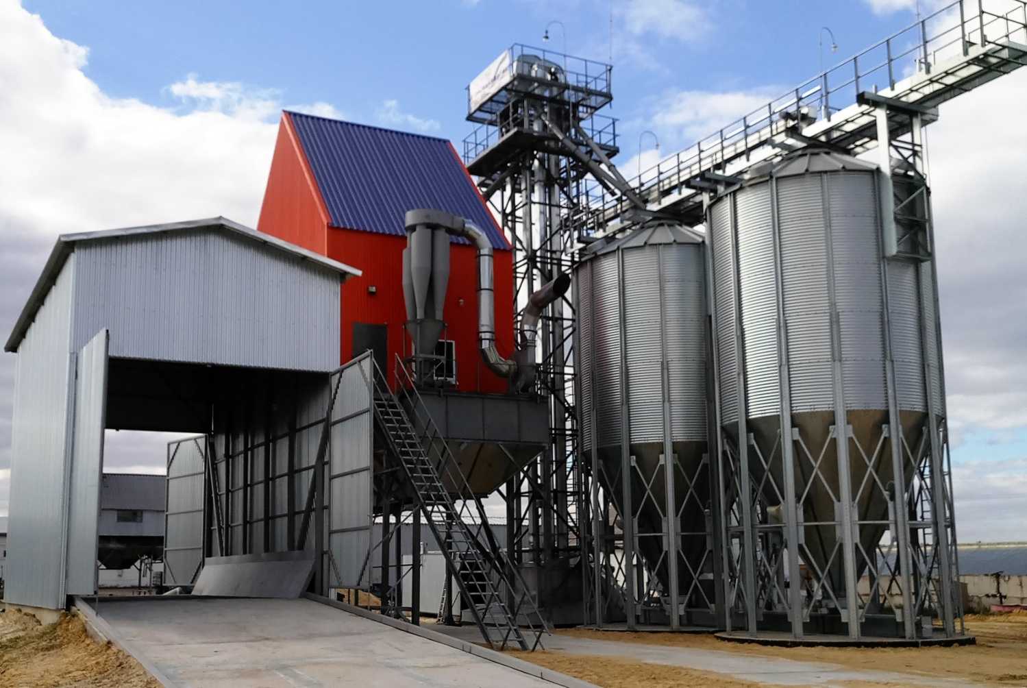 Аренда техники для послеуборочной обработки: преимущества и особенности 